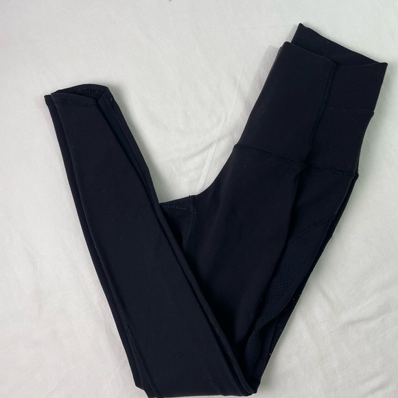lululemon athletica Pants - Lululemon wunder under Black Solid Stretch Mid Rise 25” Leggings Size 2